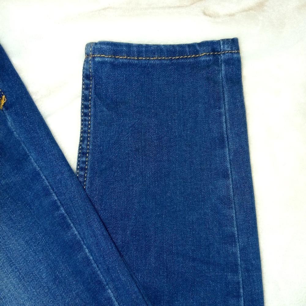 Levis - Picture 7 of 7